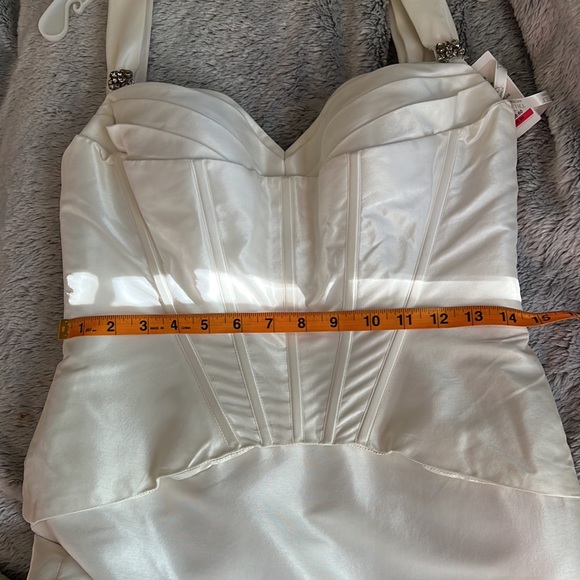 Ivory Truly Zac Posen (SAMPLE GOWN) - Picture 8 of 14